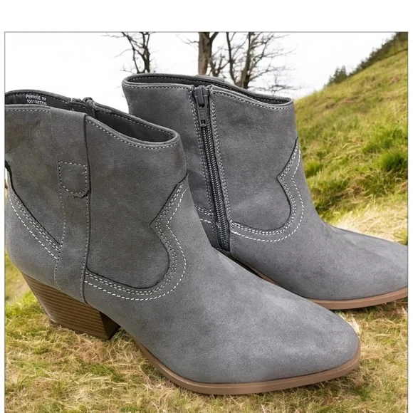 NWT Style and Co Gray Suede Boots - Picture 5 of 7